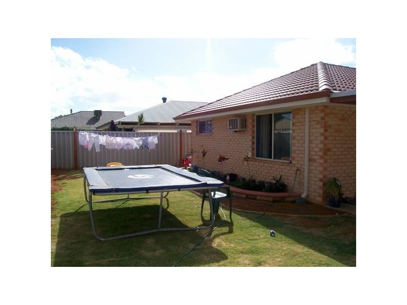 Fifth Street, Wonthella WA 6530