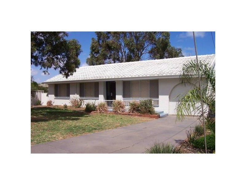 Houtman Street, Wonthella WA 6530