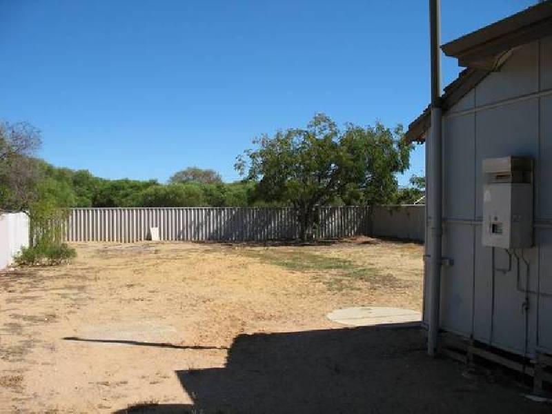 Cleopatra Road, Utakarra WA 6530