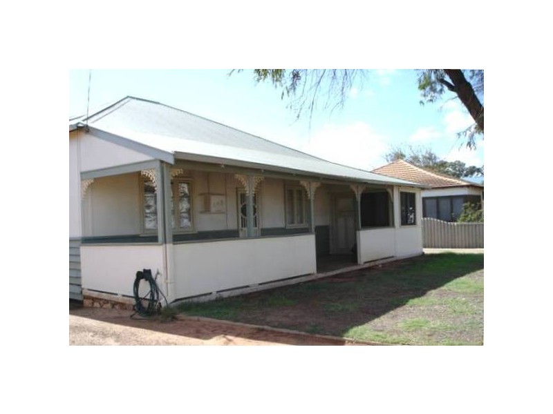 Fifth Street, Wonthella WA 6530