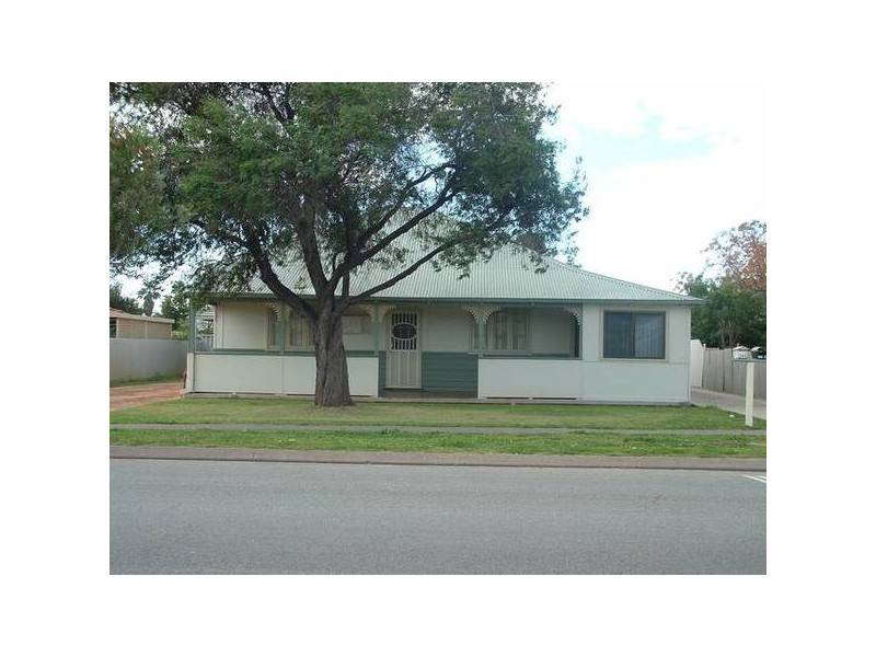 Fifth Street, Wonthella WA 6530