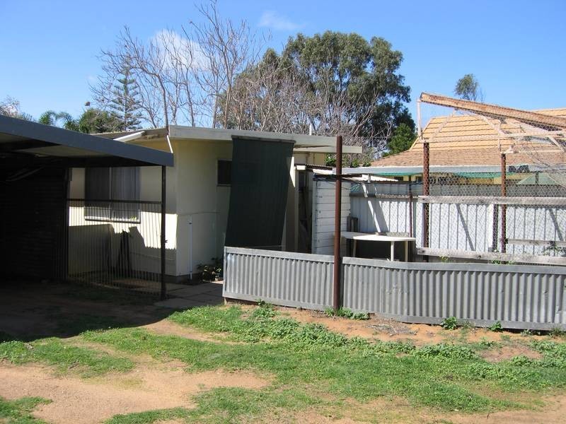 B/243 Third Street, Wonthella WA 6530