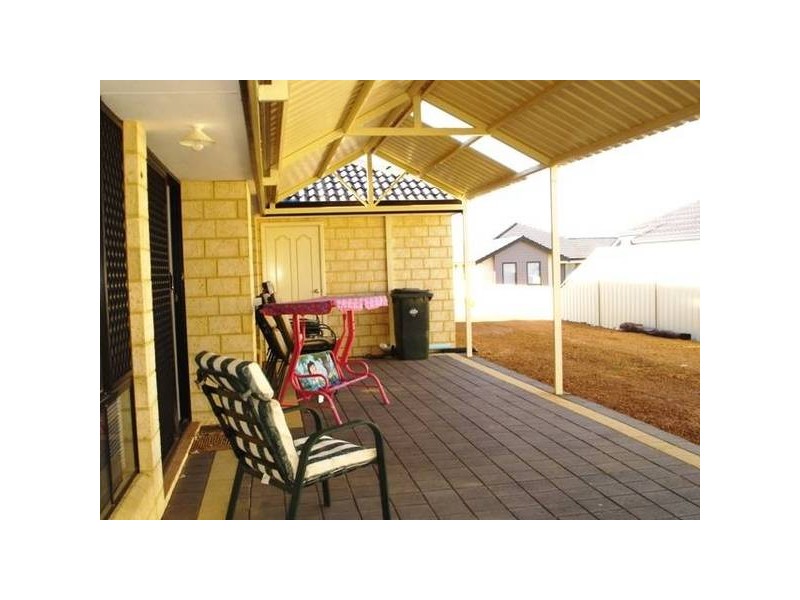 2 Fleetwing Street, Wandina WA 6530