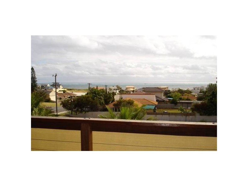 10 Ti-Tree Street, Wandina WA 6530