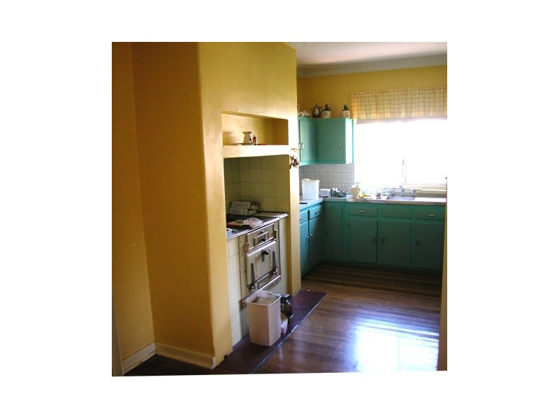 4 Conway Street, Beachlands WA 6530