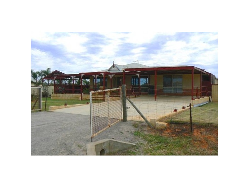 2 Moloney Street, Utakarra WA 6530