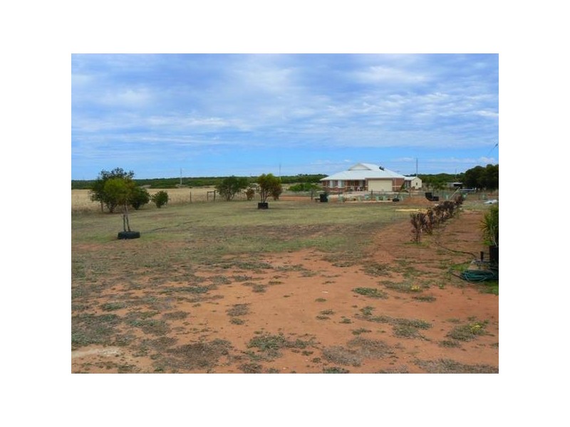 2 Moloney Street, Utakarra WA 6530