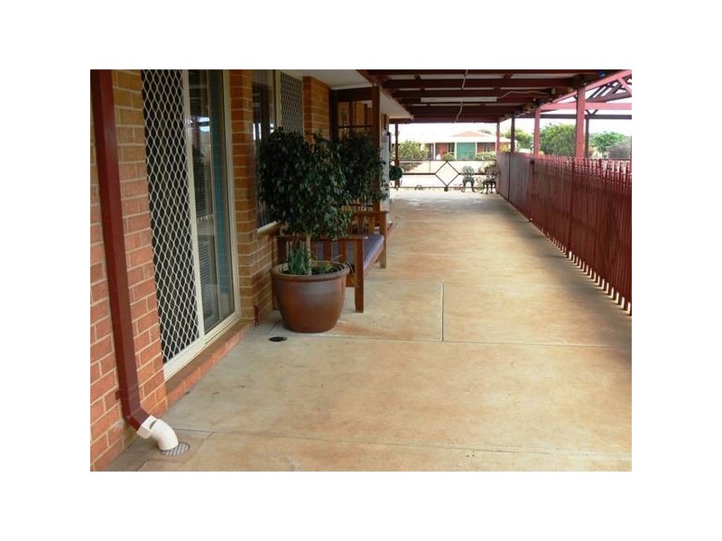 2 Moloney Street, Utakarra WA 6530