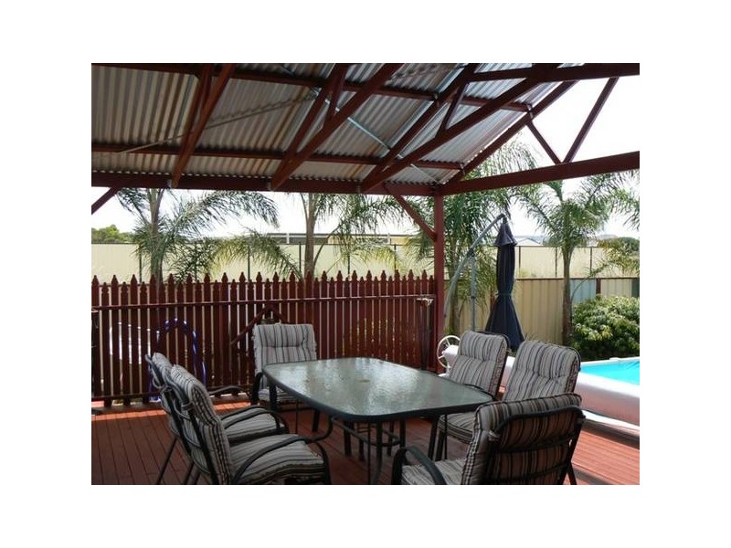 2 Moloney Street, Utakarra WA 6530