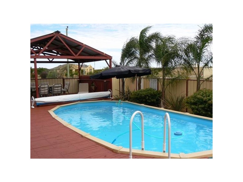 2 Moloney Street, Utakarra WA 6530