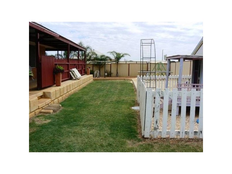 2 Moloney Street, Utakarra WA 6530