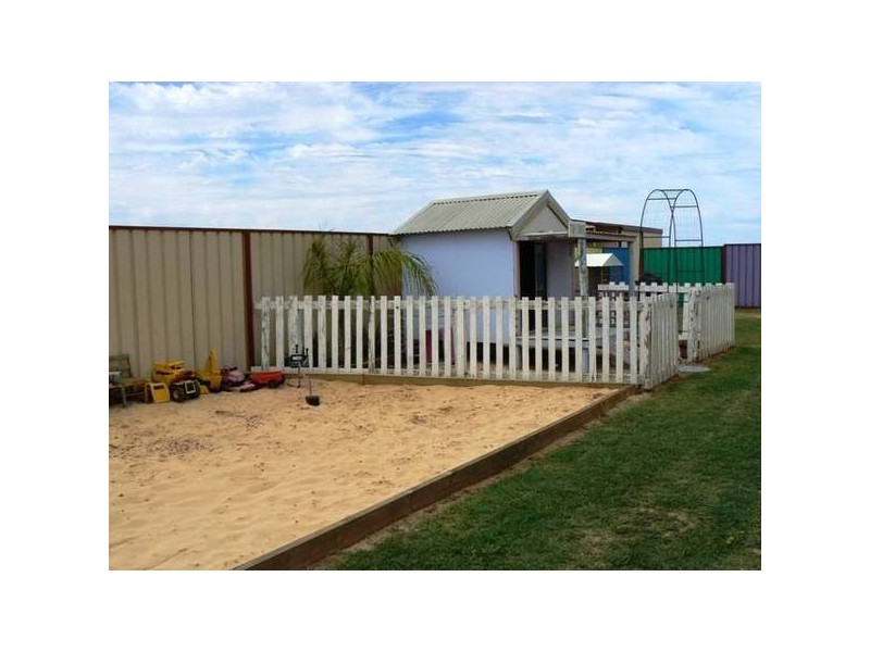 2 Moloney Street, Utakarra WA 6530