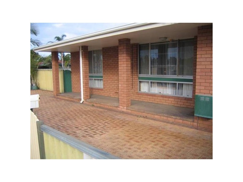 17 Central Road, Wonthella WA 6530