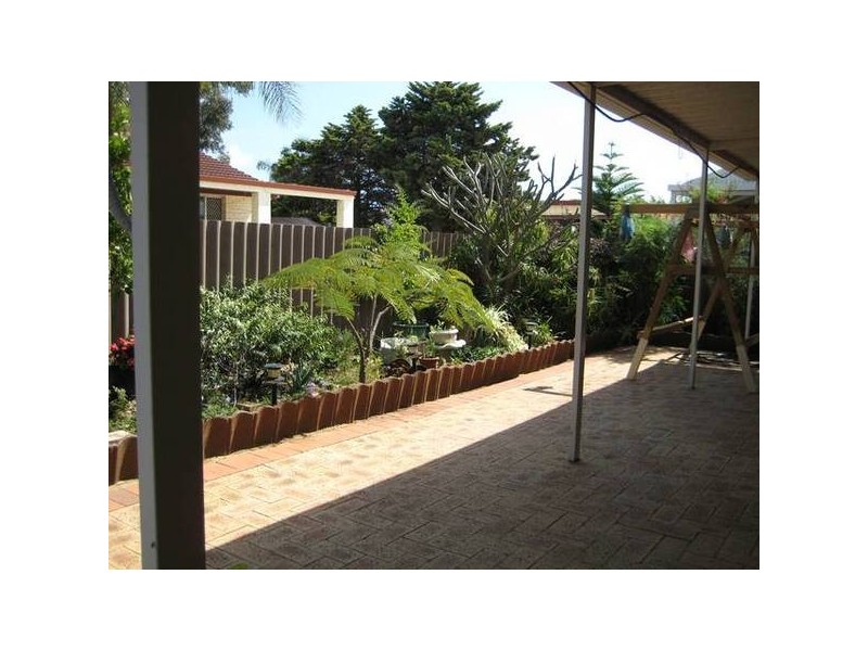 17 Central Road, Wonthella WA 6530