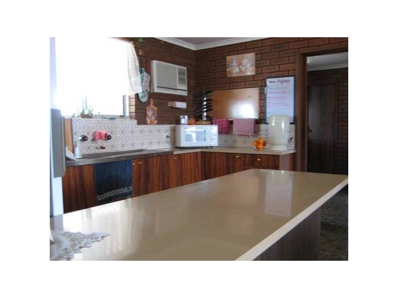 17 Central Road, Wonthella WA 6530