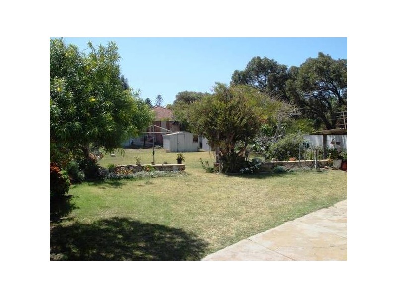 53 Francis Street, Beachlands WA 6530