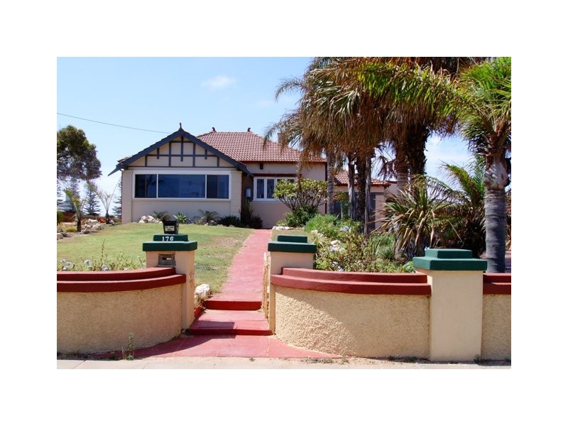 1 Shenton Street, Beachlands WA 6530