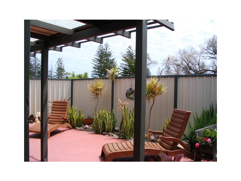 1 Shenton Street, Beachlands WA 6530