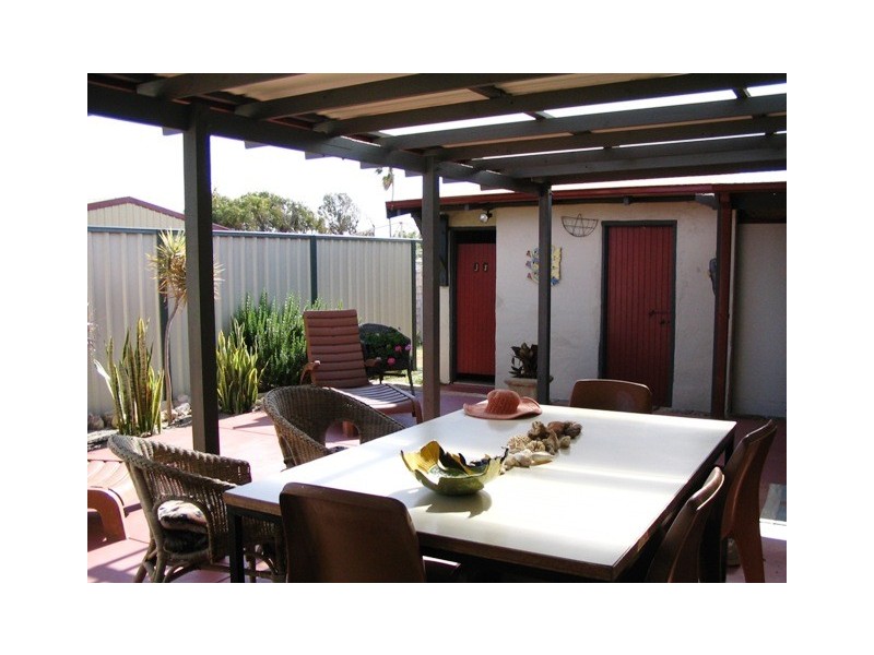 1 Shenton Street, Beachlands WA 6530