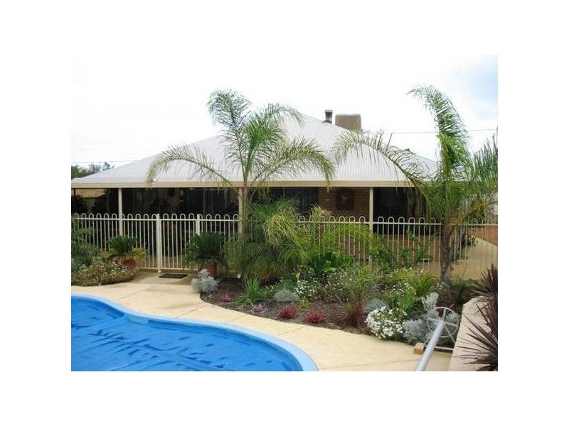 8 Tersonia Way, Strathalbyn WA 6530