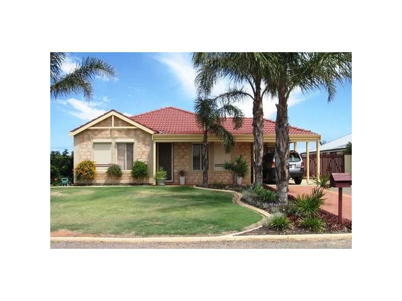 16 Weeloo Road, Waggrakine WA 6530