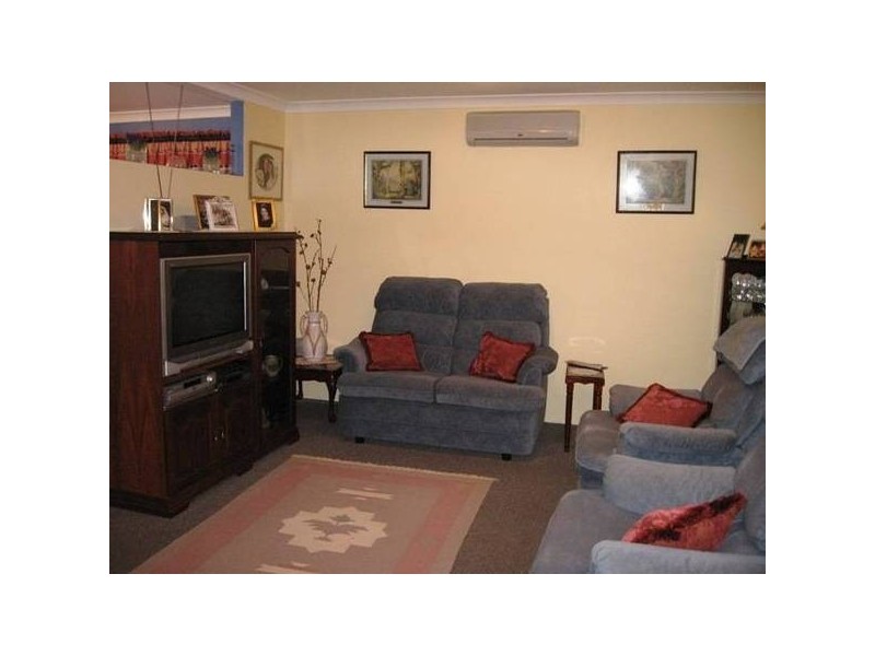 16 Weeloo Road, Waggrakine WA 6530