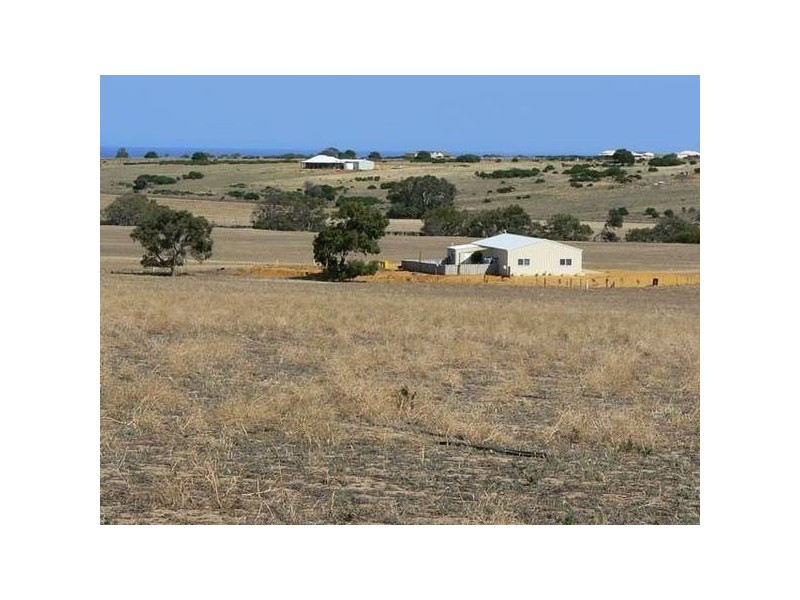 542 David Road, White Peak WA 6532