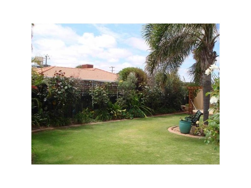 35 Glendinning Rd, Tarcoola Beach WA 6530