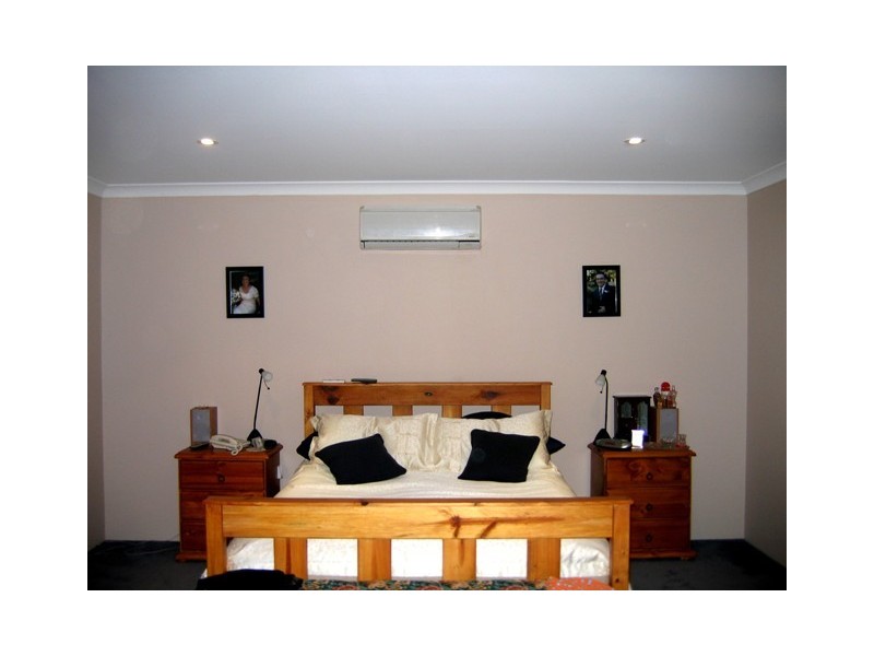 2 Eastlyn Drive, Deepdale WA 6532