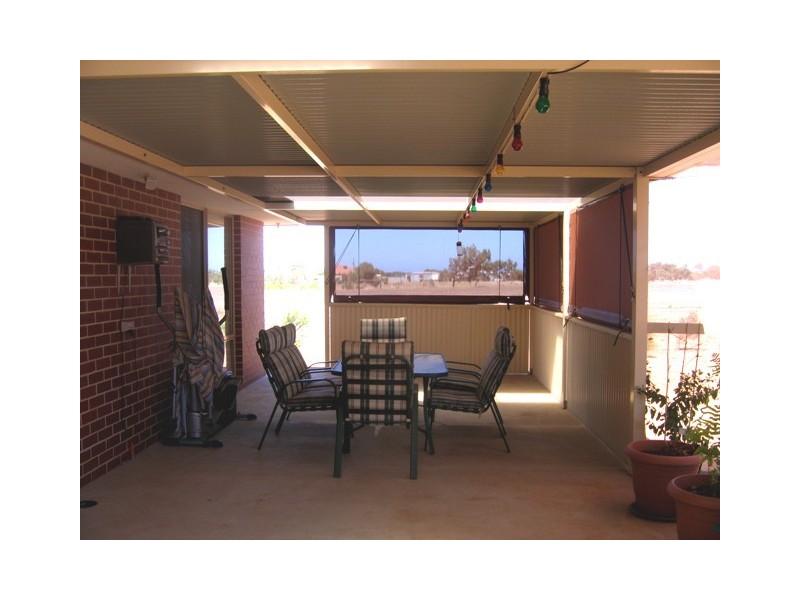 2 Eastlyn Drive, Deepdale WA 6532