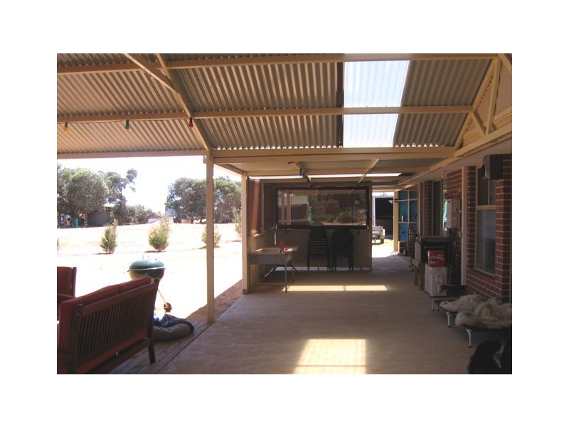 2 Eastlyn Drive, Deepdale WA 6532