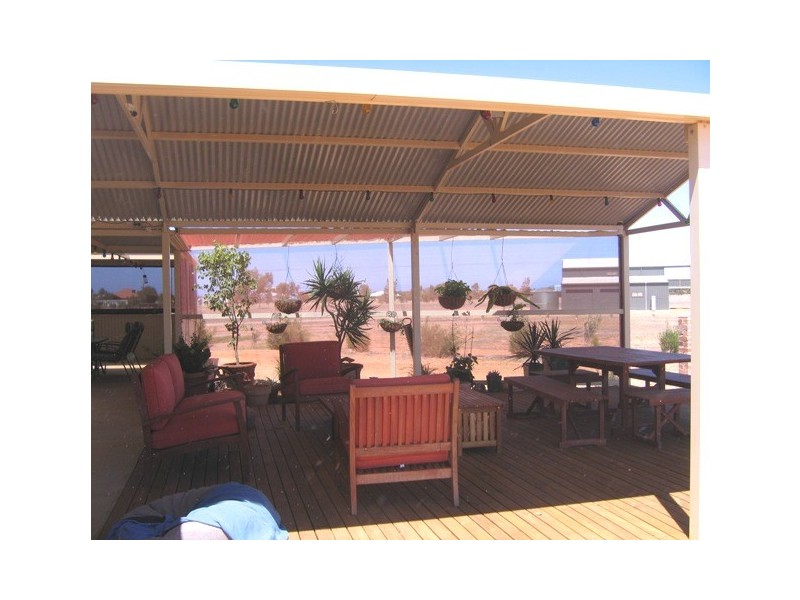 2 Eastlyn Drive, Deepdale WA 6532