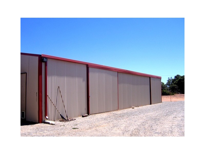 2 Eastlyn Drive, Deepdale WA 6532