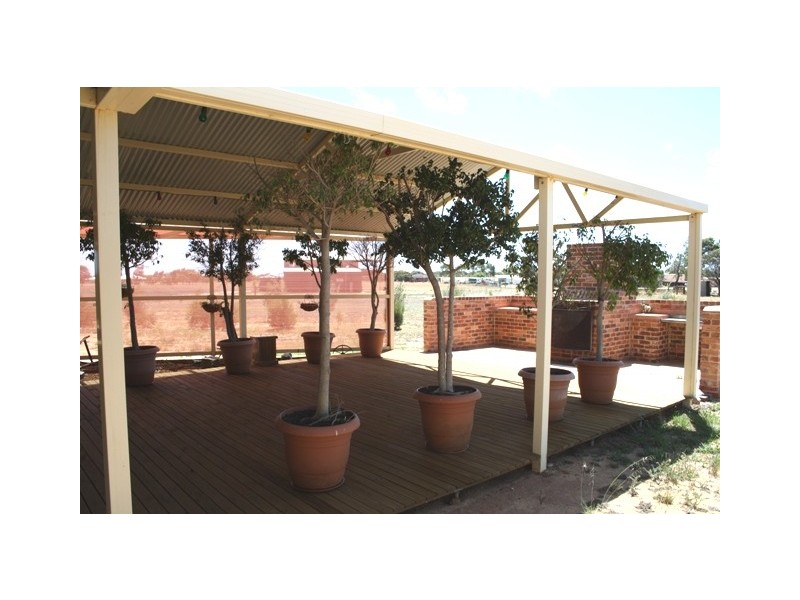 2 Eastlyn Drive, Deepdale WA 6532