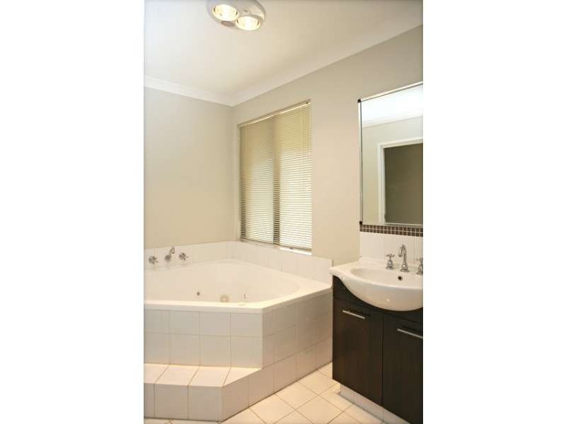 11 Parmelia Boulevard, White Peak WA 6532