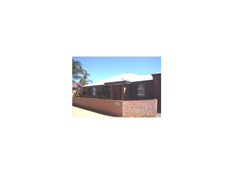 27 Central Road, Wonthella WA 6530