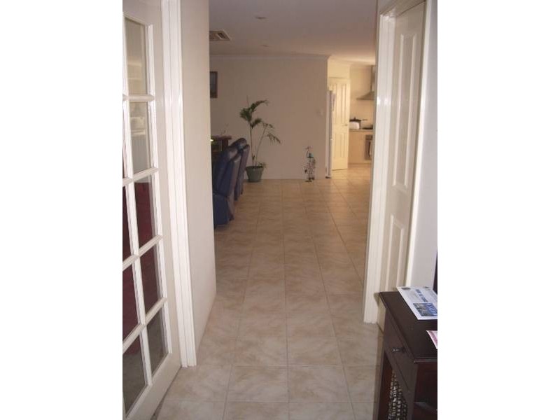 27 Central Road, Wonthella WA 6530