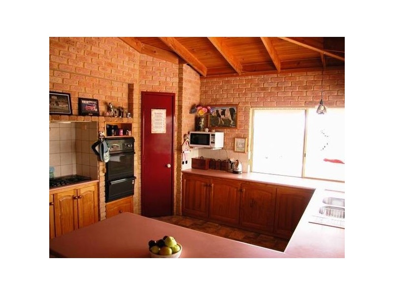 2 Hampton Road, Rudds Gully WA 6532