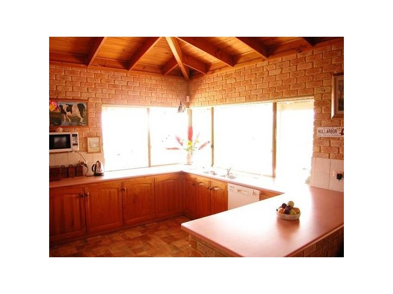 2 Hampton Road, Rudds Gully WA 6532