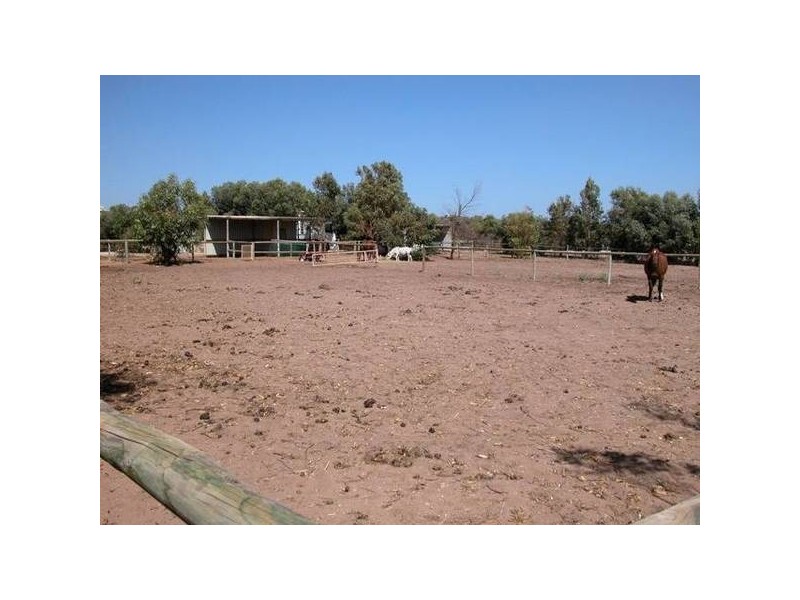 2 Hampton Road, Rudds Gully WA 6532