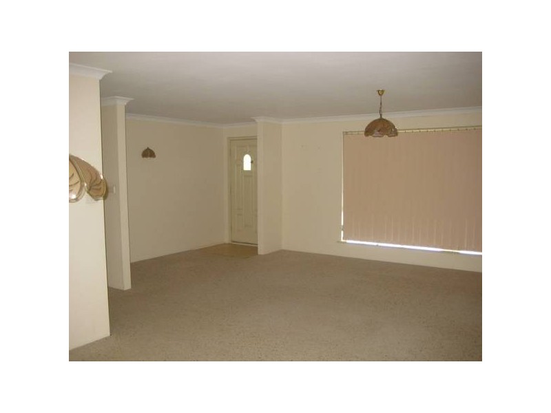 42 Eakins Cres, Wandina WA 6530