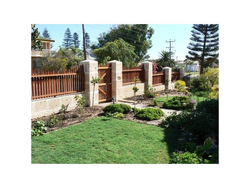 170 Augustus Street, Beachlands WA 6530