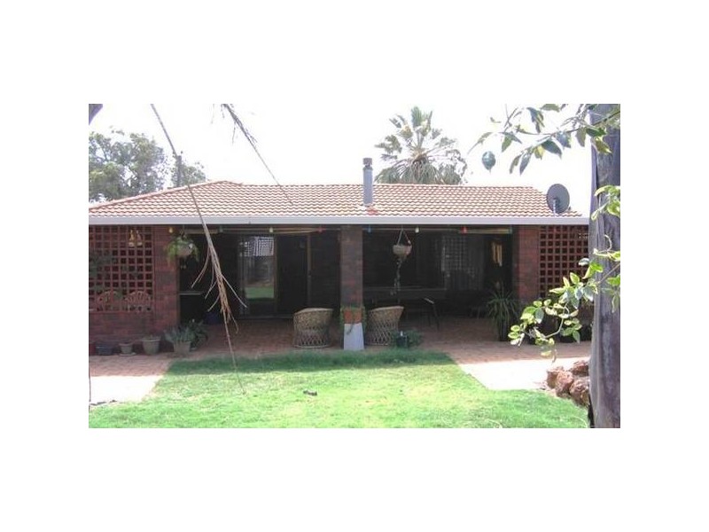 210 Fifth Street, Wonthella WA 6530