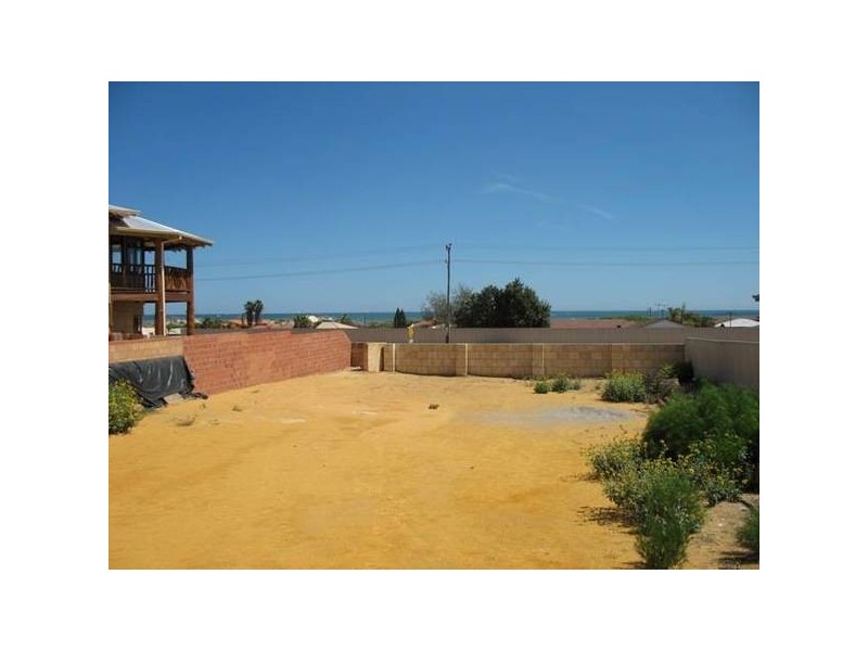 16 Dante Tarn, Wandina WA 6530