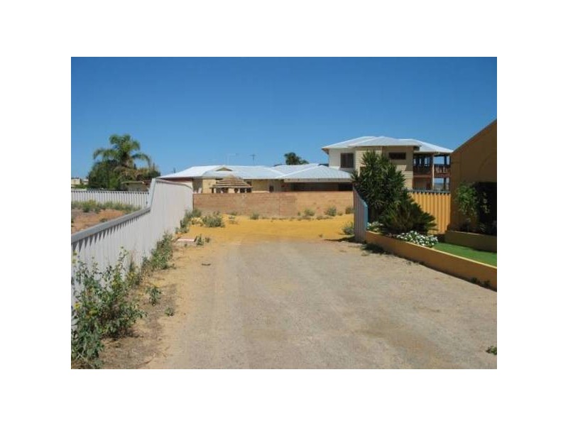 16 Dante Tarn, Wandina WA 6530