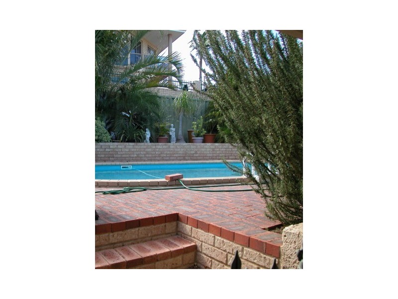 4 Onedin Court, Wandina WA 6530