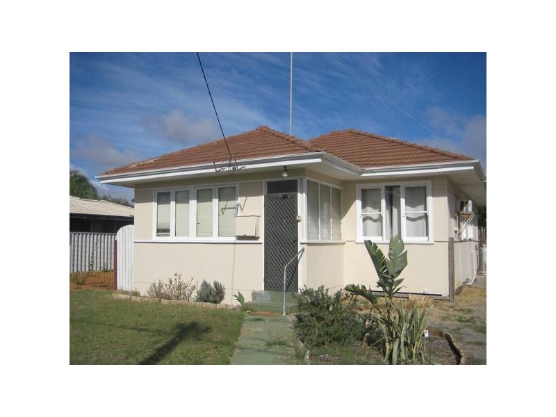 210 Sixth Street, Wonthella WA 6530