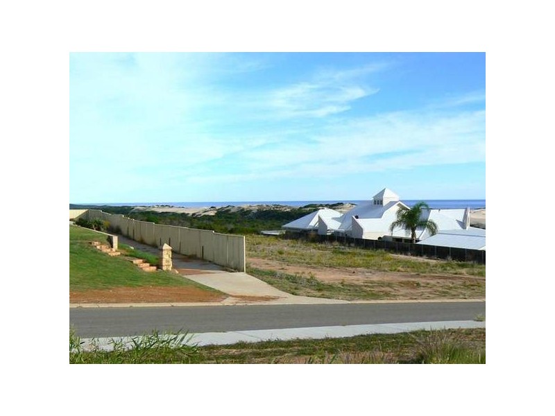 17 Eakins Crescent, Wandina WA 6530