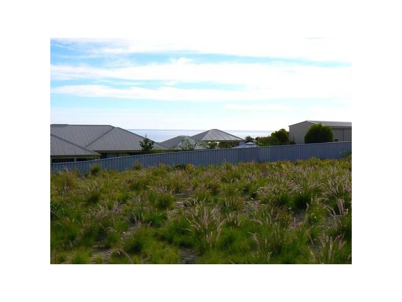 17 Eakins Crescent, Wandina WA 6530