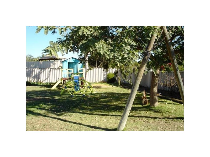 6 Sunnybanks Drive, Strathalbyn WA 6530